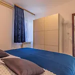 Lovely Apartment In Pula With Kitchen