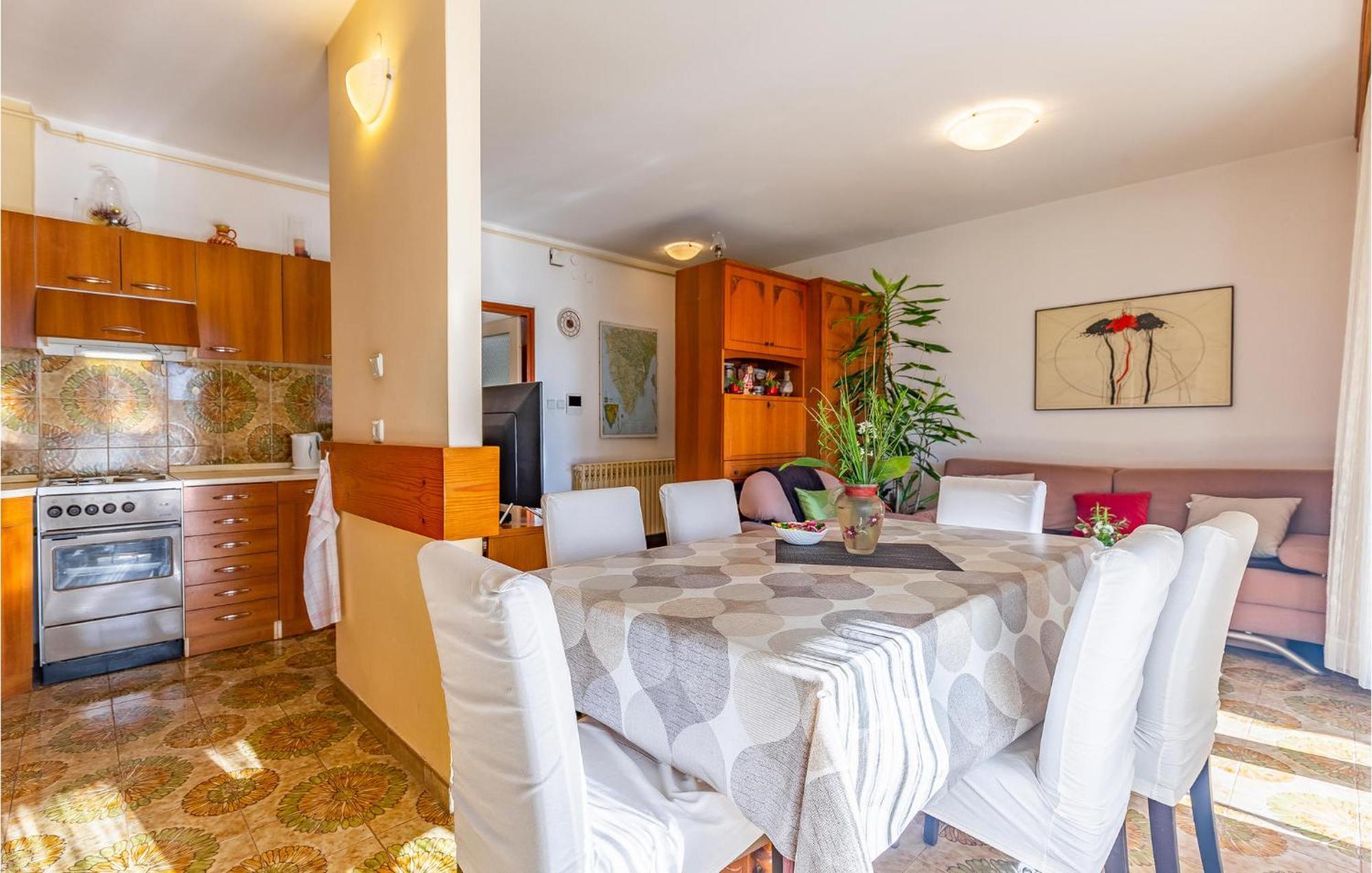 Lovely In With Kitchen Apartman