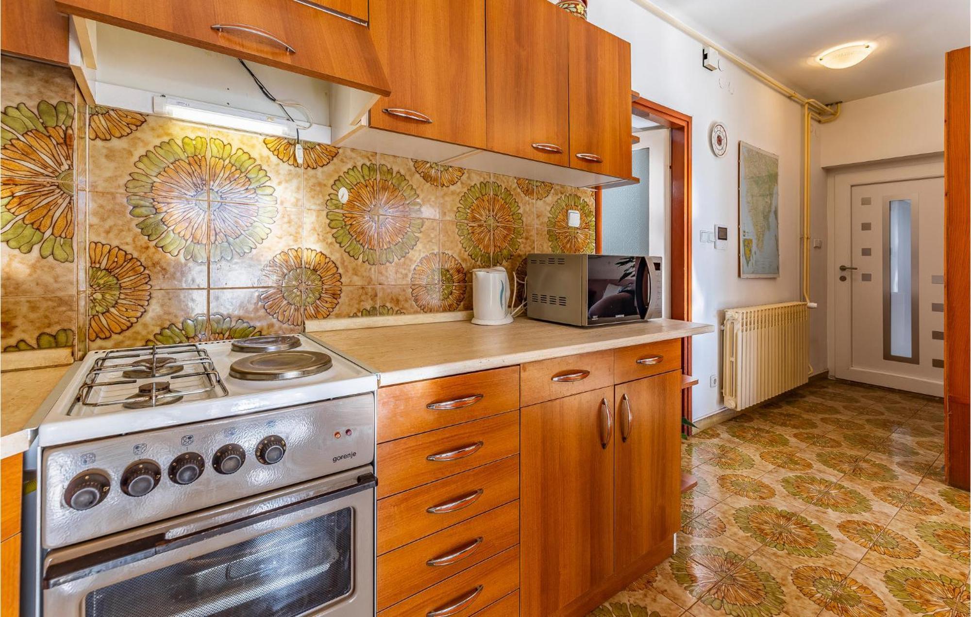 Apartman Lovely In With Kitchen