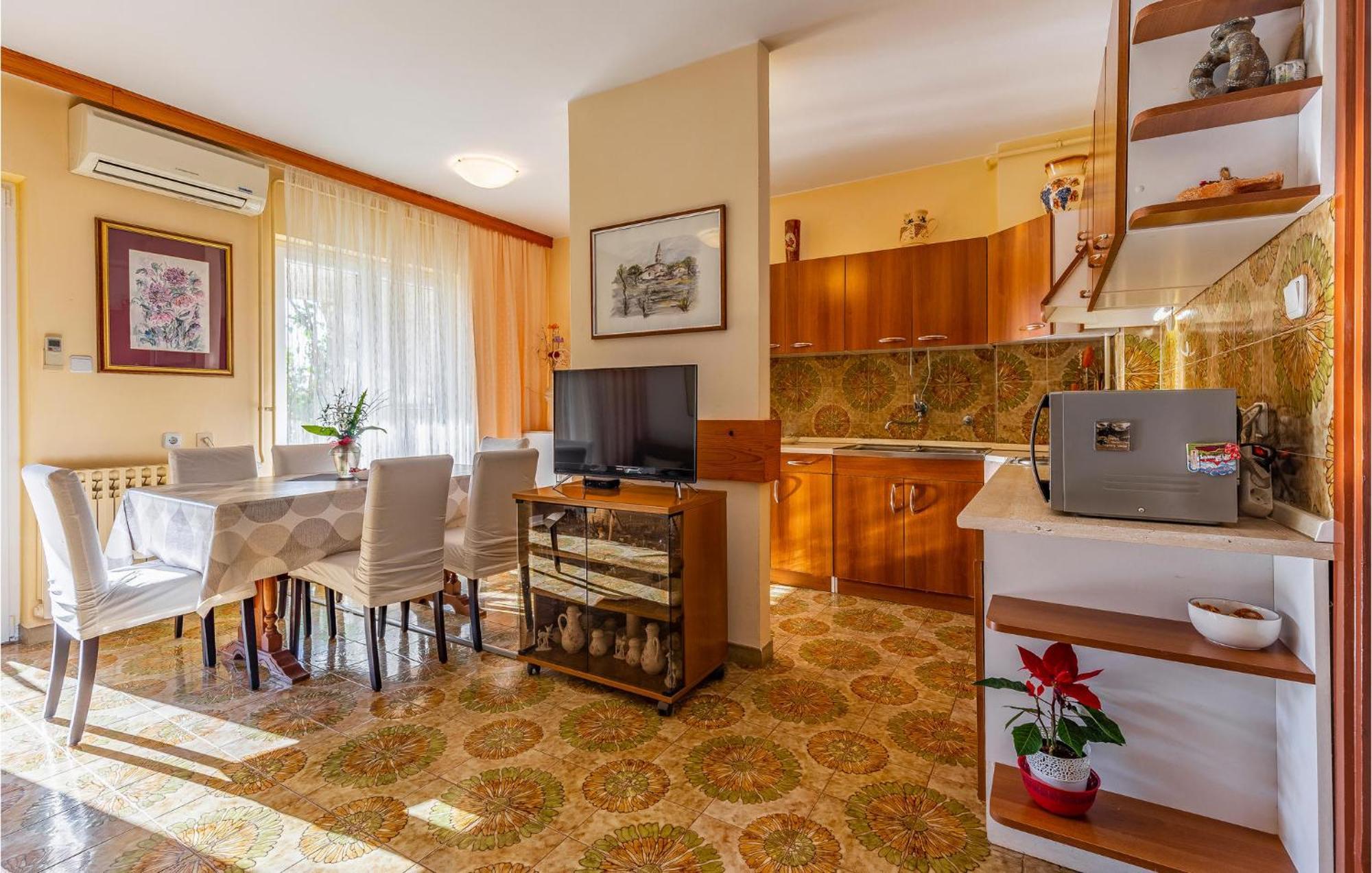 Lovely In With Kitchen *