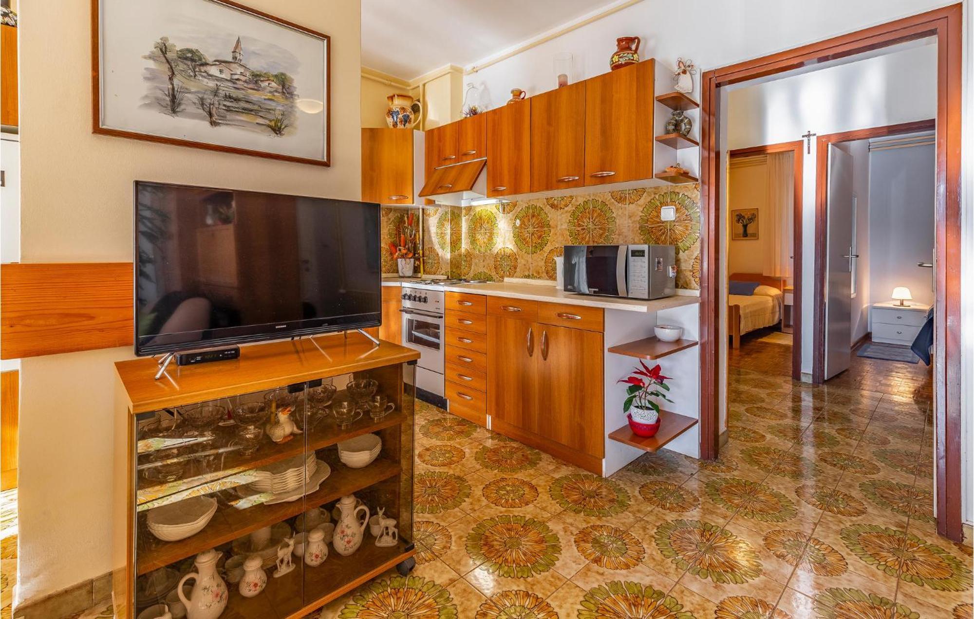 Lovely In With Kitchen Apartman